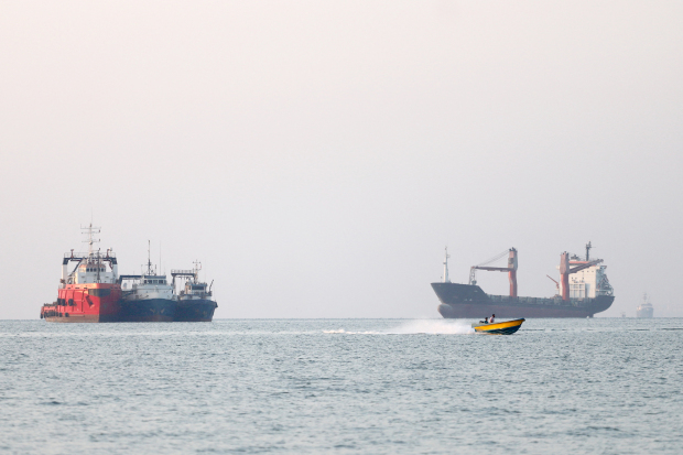 Carriers freeze bookings and reroute Bahrain cargo amid Strait shutdown